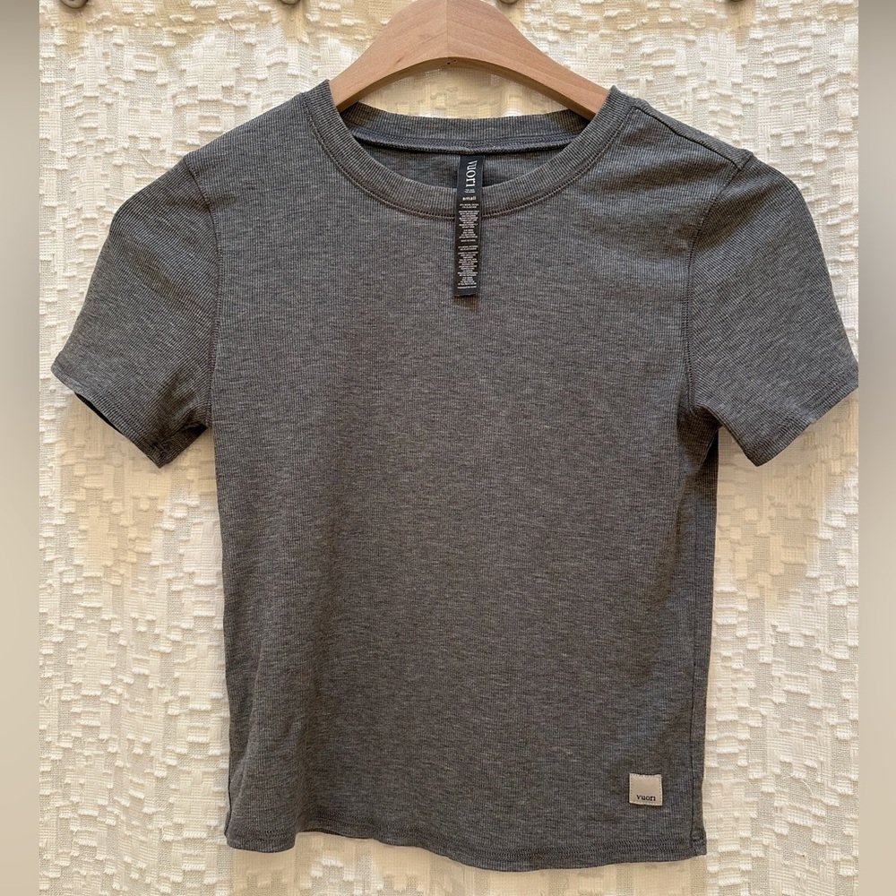 Vuori Pose Fitted Tee